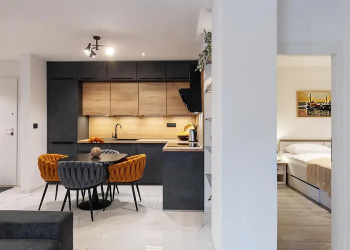 Brand New*city Centre Apart. Kirby Apartament *